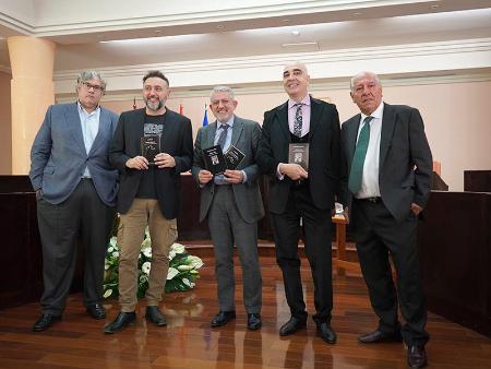 Imagen Manuel Francisco Reina recoge el XXXII Premio Jaime Gil de Biedma de Poesía de la Diputación en un acto con acento andaluz, marcado por la “justicia poética”