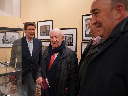 Imagen El Museo Rodera Robles expone, hasta el mes de junio, una muestra fotográfica sobre la vida cultural segoviana en la Transición